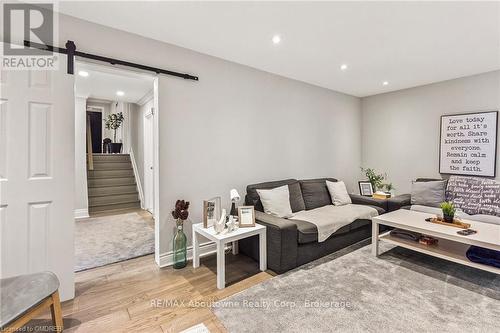 1230 Wood Place, Oakville (1020 - Wo West), ON - Indoor Photo Showing Living Room