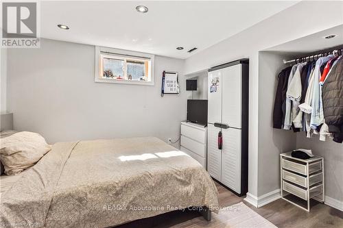 1230 Wood Place, Oakville (1020 - Wo West), ON - Indoor Photo Showing Bedroom