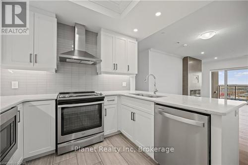 808 - 1878 Gordon Street, Guelph (Guelph South), ON - Indoor Photo Showing Kitchen With Stainless Steel Kitchen With Double Sink With Upgraded Kitchen