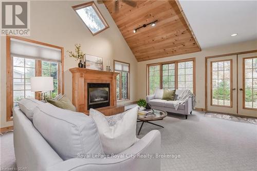 179 Garafraxa Street E, Centre Wellington (Fergus), ON - Indoor Photo Showing Living Room With Fireplace