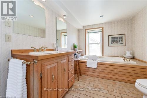 179 Garafraxa Street E, Centre Wellington (Fergus), ON - Indoor Photo Showing Bathroom