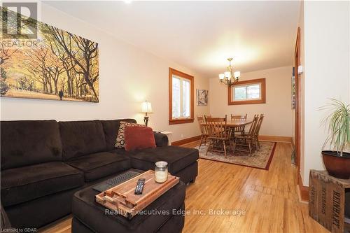 35 Fergus Street, Guelph (Central West), ON - Indoor Photo Showing Living Room