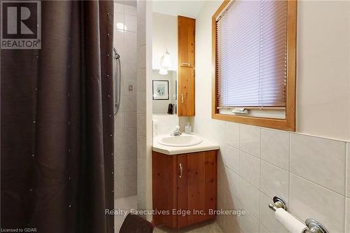 35 Fergus Street, Guelph (Central West), ON - Indoor Photo Showing Bathroom