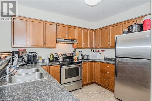 51 - 167 Arkell Road, Guelph (Pine Ridge), ON - Indoor Photo Showing Kitchen With Double Sink