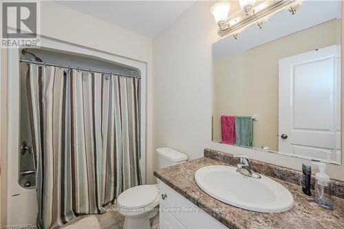 51 - 167 Arkell Road, Guelph (Pine Ridge), ON - Indoor Photo Showing Bathroom