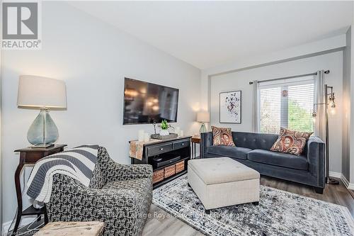 13 - 146 Downey Road, Guelph (Kortright Hills), ON - Indoor Photo Showing Living Room