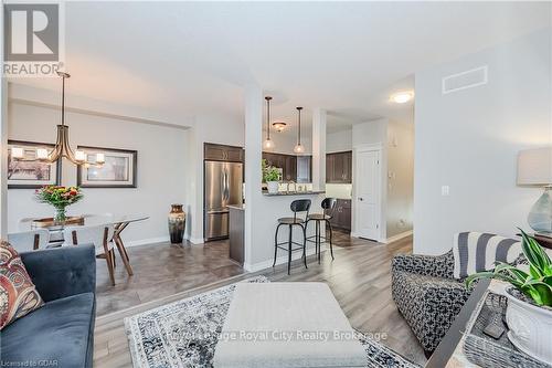 13 - 146 Downey Road, Guelph (Kortright Hills), ON - Indoor Photo Showing Living Room