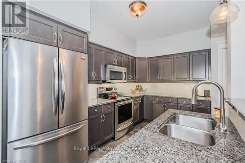 13 - 146 Downey Road, Guelph (Kortright Hills), ON - Indoor Photo Showing Kitchen With Stainless Steel Kitchen With Double Sink With Upgraded Kitchen