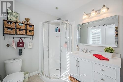 13 - 146 Downey Road, Guelph (Kortright Hills), ON - Indoor Photo Showing Bathroom