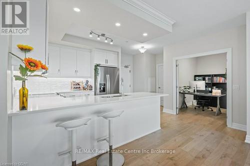 905 - 1878 Gordon Street, Guelph (Guelph South), ON - Indoor Photo Showing Kitchen With Upgraded Kitchen