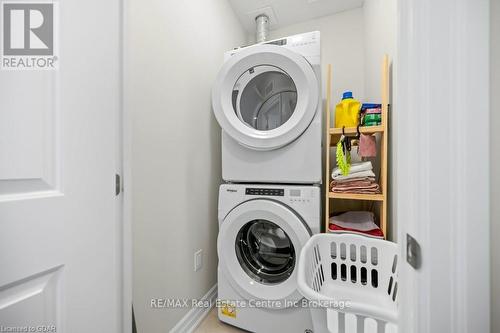 905 - 1878 Gordon Street, Guelph (Guelph South), ON - Indoor Photo Showing Laundry Room