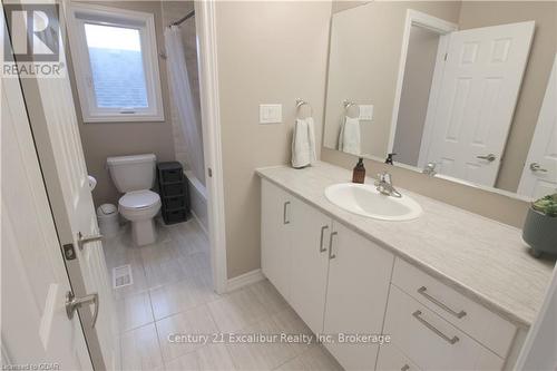 96 Elliot Avenue E, Centre Wellington (Fergus), ON - Indoor Photo Showing Bathroom