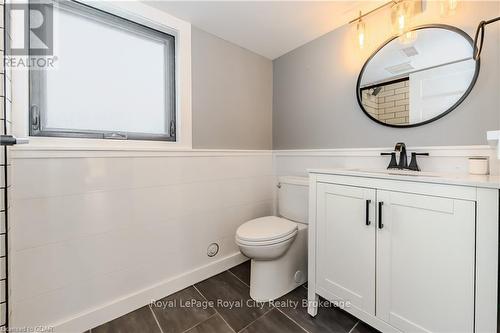 1735 Queenston Road, Cambridge, ON - Indoor Photo Showing Bathroom