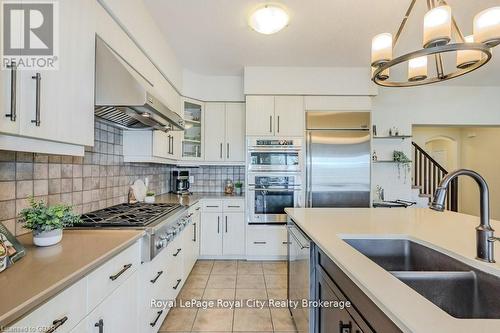 28 - 19 Simmonds Drive, Guelph (Waverley), ON - Indoor Photo Showing Kitchen With Double Sink With Upgraded Kitchen