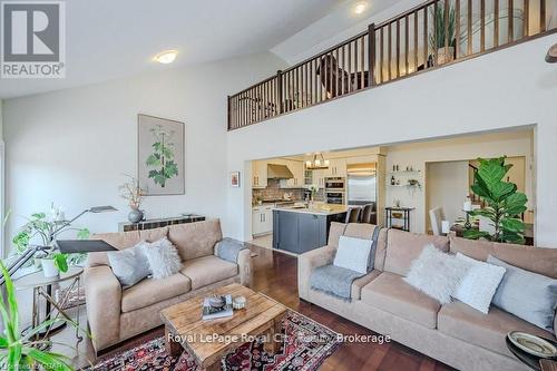 28 - 19 Simmonds Drive, Guelph (Waverley), ON - Indoor Photo Showing Living Room