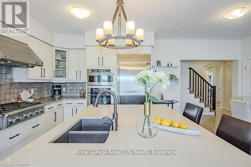 28 - 19 Simmonds Drive, Guelph (Waverley), ON - Indoor Photo Showing Kitchen With Double Sink With Upgraded Kitchen