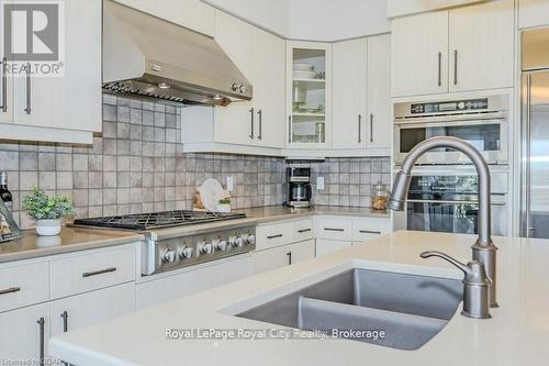 28 - 19 Simmonds Drive, Guelph (Waverley), ON - Indoor Photo Showing Kitchen With Double Sink With Upgraded Kitchen