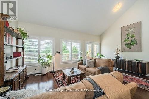 28 - 19 Simmonds Drive, Guelph (Waverley), ON - Indoor Photo Showing Living Room