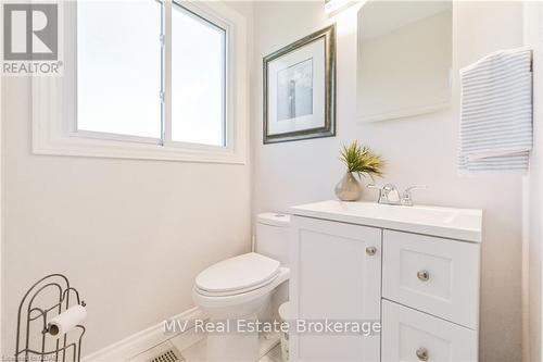 912 Scotland Street, Centre Wellington (Fergus), ON - Indoor Photo Showing Bathroom