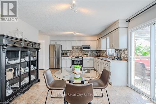 173 Clair Road W, Guelph (Clairfields), ON - Indoor Photo Showing Dining Room