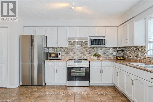 173 Clair Road W, Guelph (Clairfields), ON - Indoor Photo Showing Kitchen With Double Sink With Upgraded Kitchen