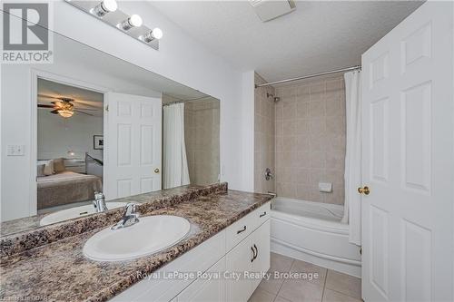 173 Clair Road W, Guelph (Clairfields), ON - Indoor Photo Showing Bathroom