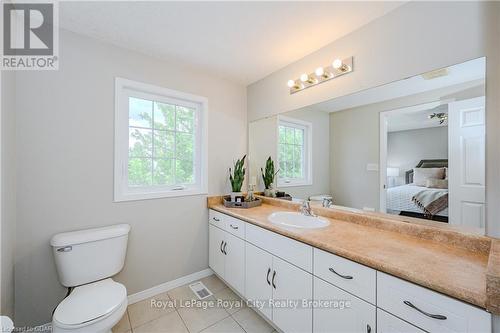 173 Clair Road W, Guelph (Clairfields), ON - Indoor Photo Showing Bathroom