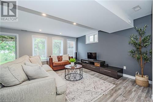 173 Clair Road W, Guelph (Clairfields), ON - Indoor Photo Showing Living Room