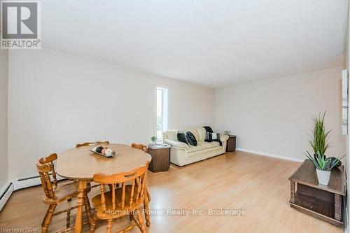 302 - 57 Conroy Crescent, Guelph (College), ON 