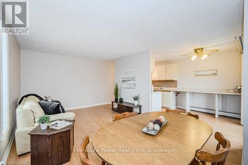 302 - 57 Conroy Crescent, Guelph (College), ON 