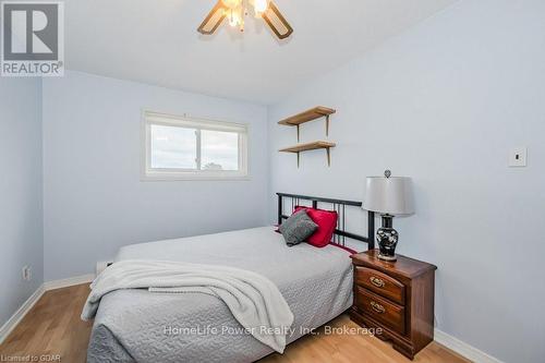 302 - 57 Conroy Crescent, Guelph (College), ON 