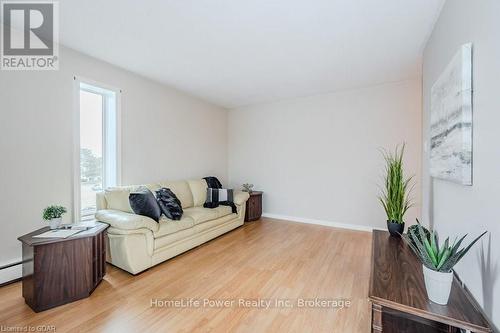 302 - 57 Conroy Crescent, Guelph (College), ON 