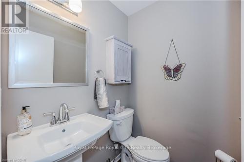 106 - 121 Waterloo Avenue, Guelph (Central West), ON - Indoor Photo Showing Bathroom