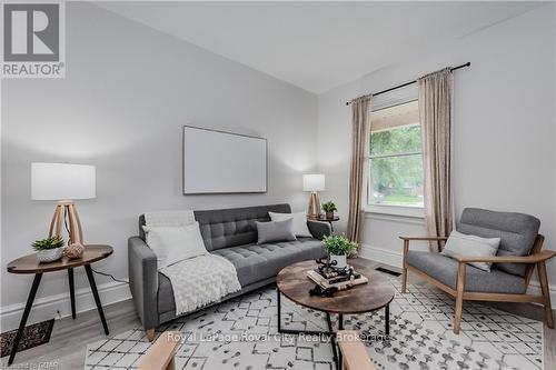 108 Harris Street, Guelph (Two Rivers), ON - Indoor Photo Showing Living Room