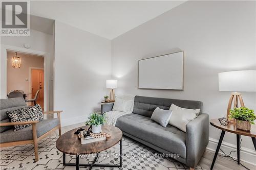 108 Harris Street, Guelph (Two Rivers), ON - Indoor Photo Showing Living Room