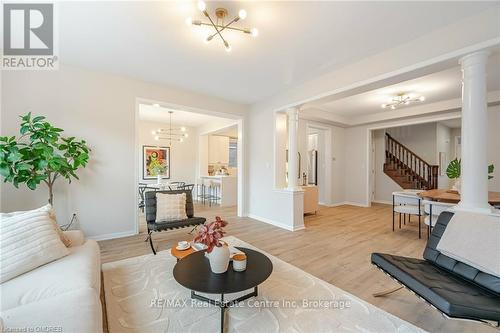 137 Willet Terrace, Milton (1033 - Ha Harrison), ON - Indoor Photo Showing Living Room