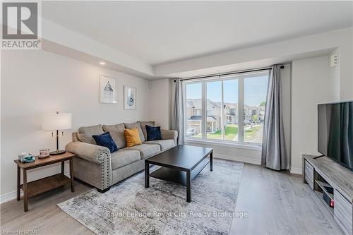 168 Law Drive, Guelph (Grange Hill East), ON - Indoor Photo Showing Living Room