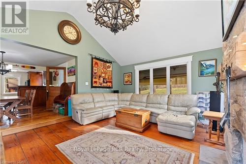 2651 Forks Of The Credit Road, Caledon, ON - Indoor Photo Showing Living Room