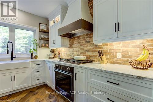 211721 Baseline, West Grey, ON - Indoor Photo Showing Kitchen With Upgraded Kitchen