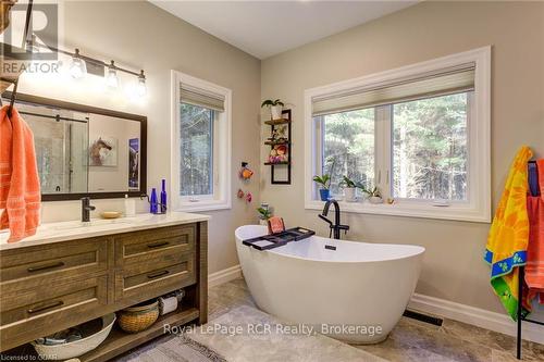 211721 Baseline, West Grey, ON - Indoor Photo Showing Bathroom