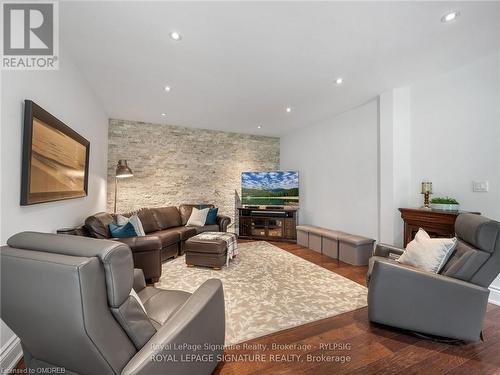 10 Forest Ridge Crescent, Halton Hills (1048 - Limehouse), ON - Indoor Photo Showing Living Room