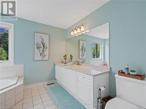 10 Forest Ridge Crescent, Halton Hills (1048 - Limehouse), ON - Indoor Photo Showing Bathroom