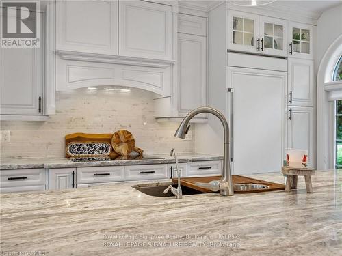 10 Forest Ridge Crescent, Halton Hills (1048 - Limehouse), ON - Indoor Photo Showing Kitchen With Upgraded Kitchen