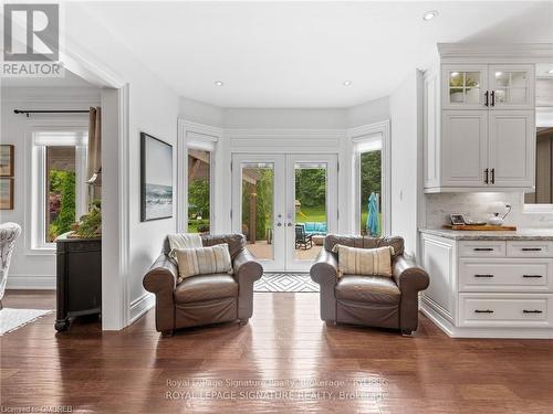 10 Forest Ridge Crescent, Halton Hills (1048 - Limehouse), ON - Indoor Photo Showing Living Room