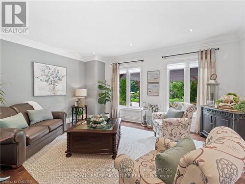 10 Forest Ridge Crescent, Halton Hills (1048 - Limehouse), ON - Indoor Photo Showing Living Room