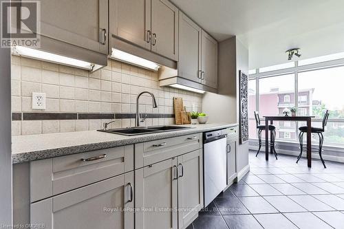 514 - 430 Pearl Street, Burlington (Brant), ON - Indoor Photo Showing Kitchen With Double Sink