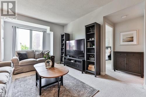 514 - 430 Pearl Street, Burlington (Brant), ON - Indoor Photo Showing Living Room