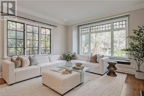 370 Poplar Drive, Oakville (1011 - Mo Morrison), ON - Indoor Photo Showing Living Room