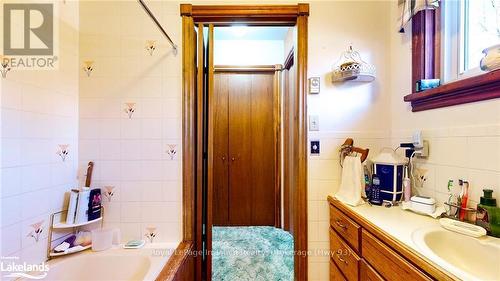 14 Seneca Crescent, Tiny, ON - Indoor Photo Showing Bathroom