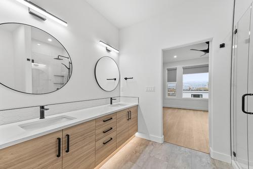 102-175 Abbott Street, Penticton, BC - Indoor Photo Showing Bathroom